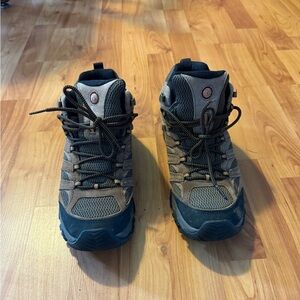 Men’s size 9.5 Merrell Hiking Boots